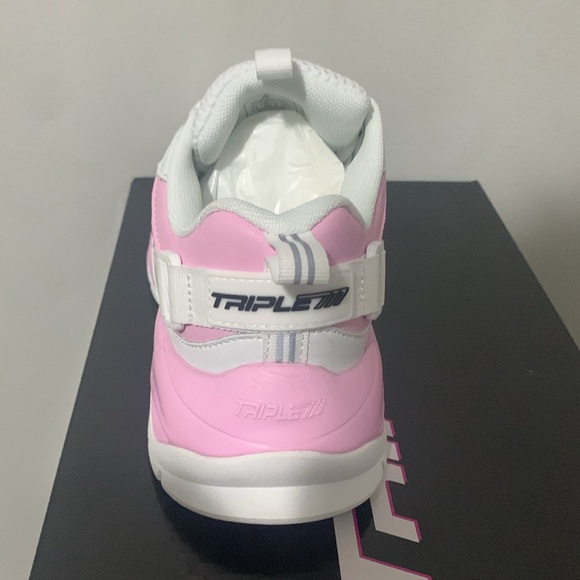 this is a very comfortable and fashionable shoe also very versatile. - Picture 4 of 5